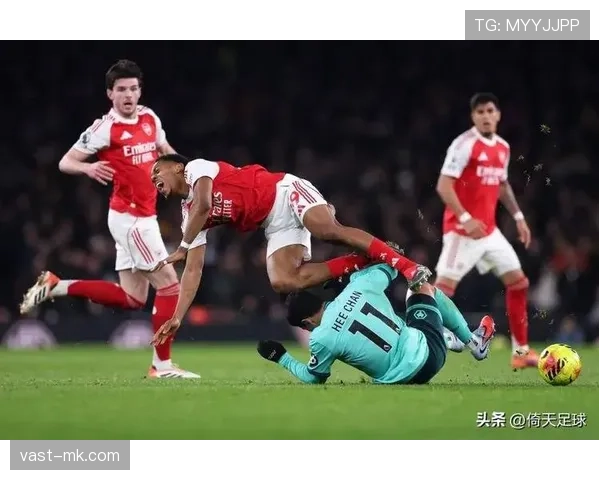 英超激战正酣:球队表现分化,战术博弈与赛季前景引关注 英超激战正酣:球队表现分化,战术博弈与赛季前景引关注