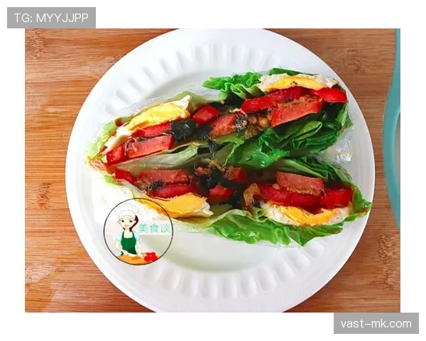 小威出门居然背个包啃三明治，是演明星呢还是演厨神？