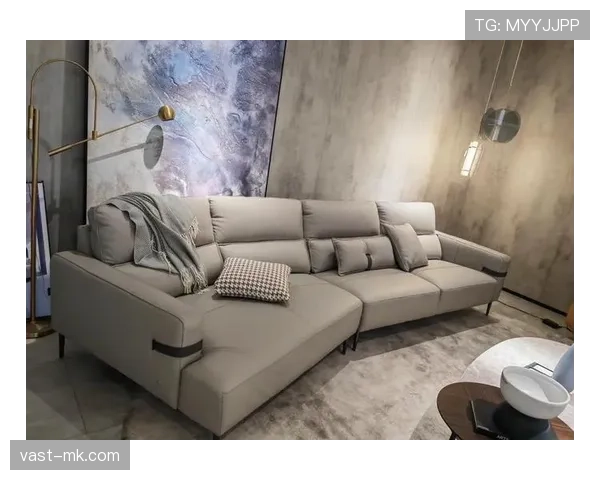 刚刷到古力家客厅照，沙发比我整套房还值钱